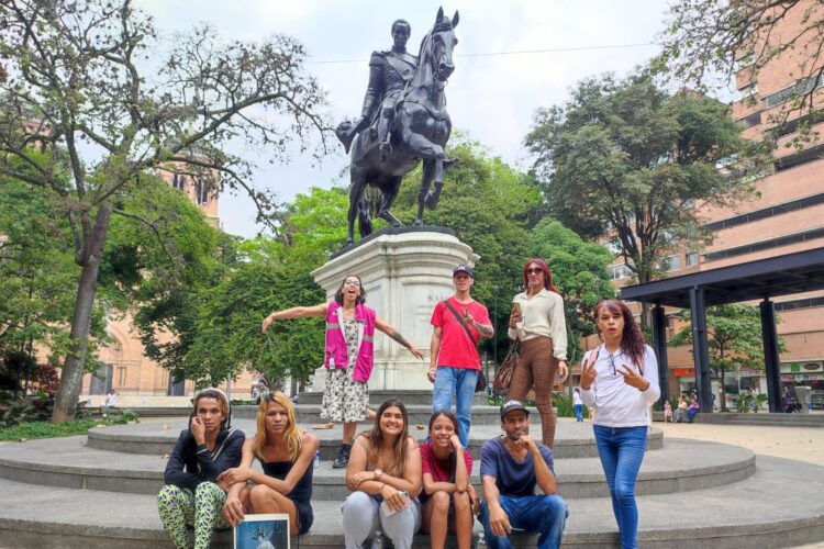 Grupo de personas LGBTIQ+ en Medellín