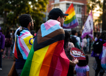 La Corte Constitucional ordena a la Registraduría eliminar barreras administrativas que impidan la participación política de personas trans